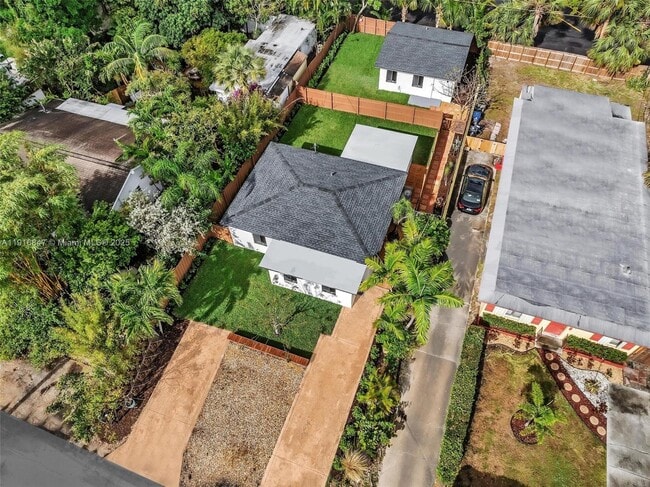 1123 NE 1st Ave. in Fort Lauderdale, FL - Foto de edificio - Building Photo