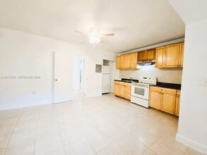 1020 NW 6th St in Miami, FL - Building Photo - Building Photo