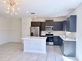 2418 SE 10th St in Homestead, FL - Building Photo