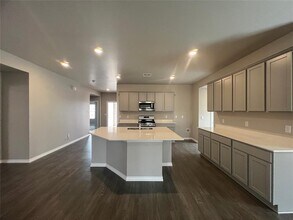 2745 Dennis Dr in Yukon, OK - Building Photo - Building Photo