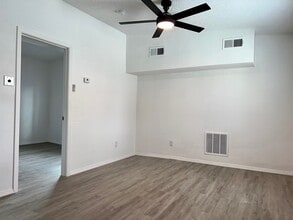 1702 Agua Fria St in Santa Fe, NM - Building Photo - Building Photo