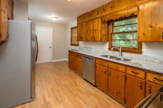 2004 Rosewood Dr NW in Huntsville, AL - Building Photo - Building Photo