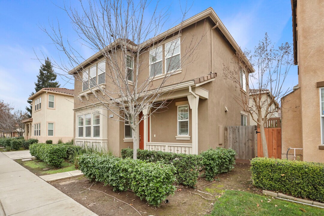 3920 Purple Finch Ln in Modesto, CA - Building Photo