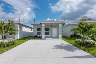 2827 Saranac Ave in West Palm Beach, FL - Building Photo