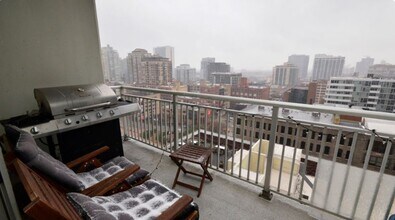 330 W Grand Ave, Unit 1606 in Chicago, IL - Building Photo - Building Photo