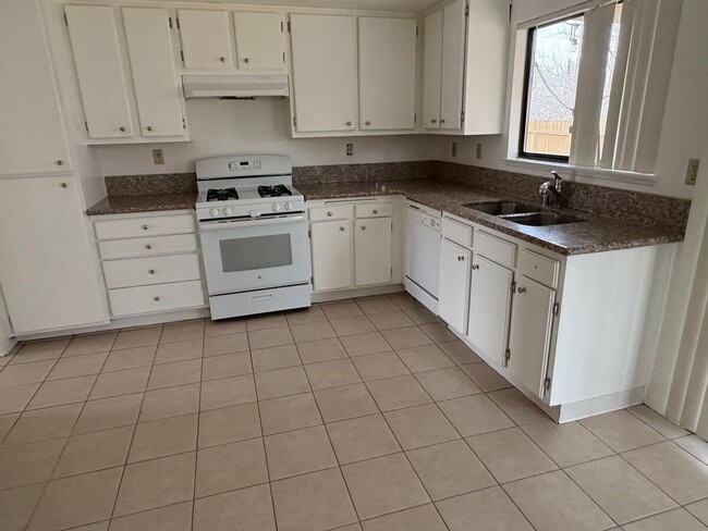 1743 W Ave K9 in Lancaster, CA - Building Photo - Building Photo