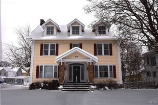 2318 Genesee St in Utica, NY - Building Photo