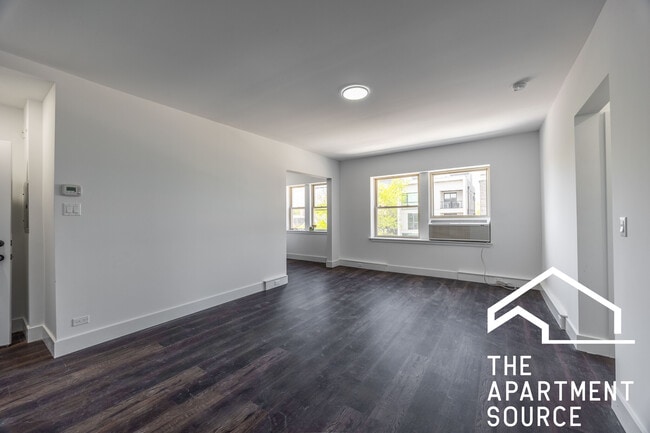 1555 W Hollywood Ave in Chicago, IL - Building Photo - Building Photo