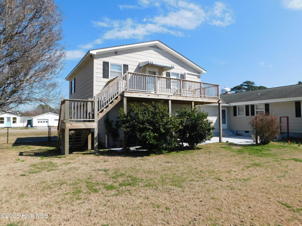 311 McDaniel Dr in Beaufort, NC - Building Photo