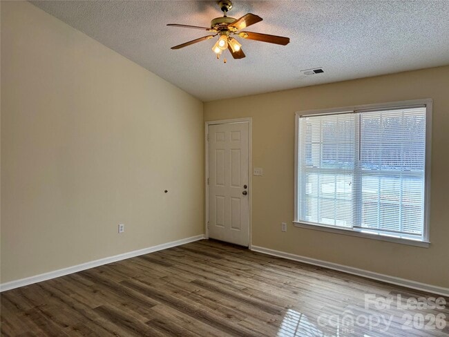 521 Cedar Spring Dr in Lincolnton, NC - Foto de edificio - Building Photo