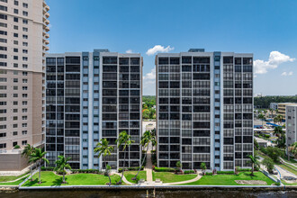 Sunset Vista in Ft. Myers, FL - Building Photo - Building Photo