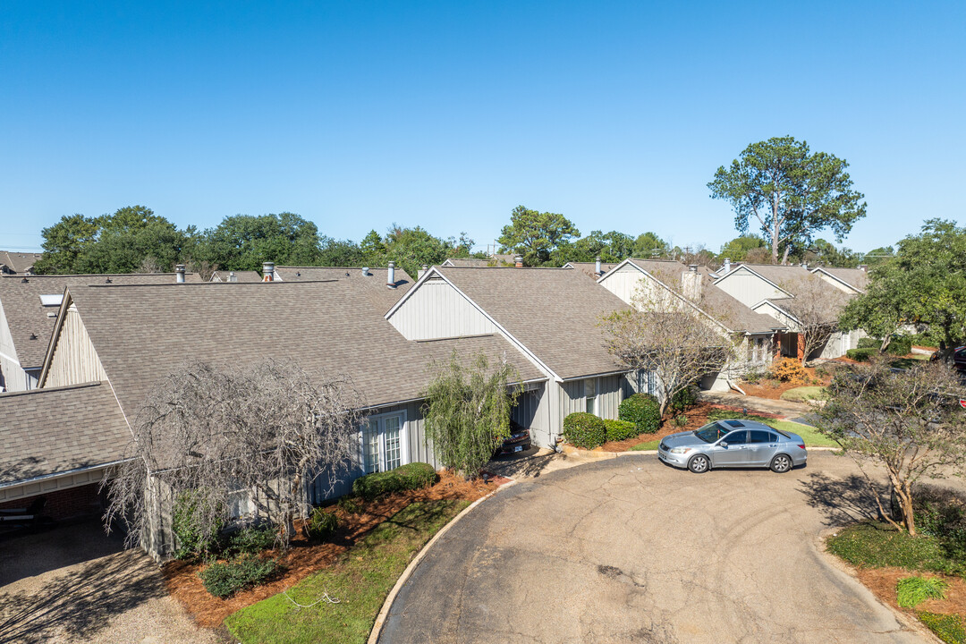 River Place in Jackson, MS - Building Photo