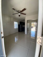 1401 E Carson Ave in Las Vegas, NV - Building Photo - Building Photo