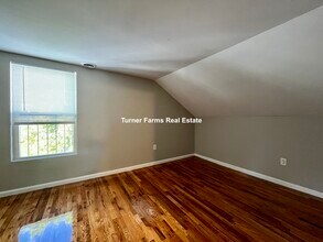 38 Forest St, Unit 2 in Boston, MA - Foto de edificio - Building Photo