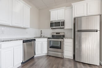 Alamo School Lofts in Wichita Falls, TX - Foto de edificio - Building Photo