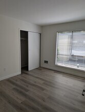 10306 NE 16th St, Unit P5 in Bellevue, WA - Building Photo - Building Photo