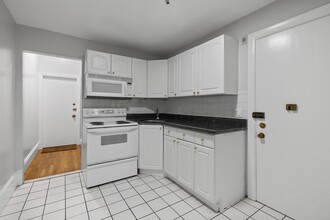 907 Boylston St, Unit 32 in Boston, MA - Foto de edificio - Building Photo