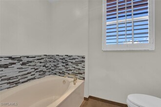 2000 Royal Marco Way in Marco Island, FL - Foto de edificio - Building Photo