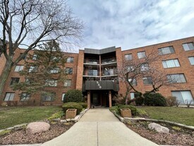 950 E Wilmette Rd in Palatine, IL - Building Photo