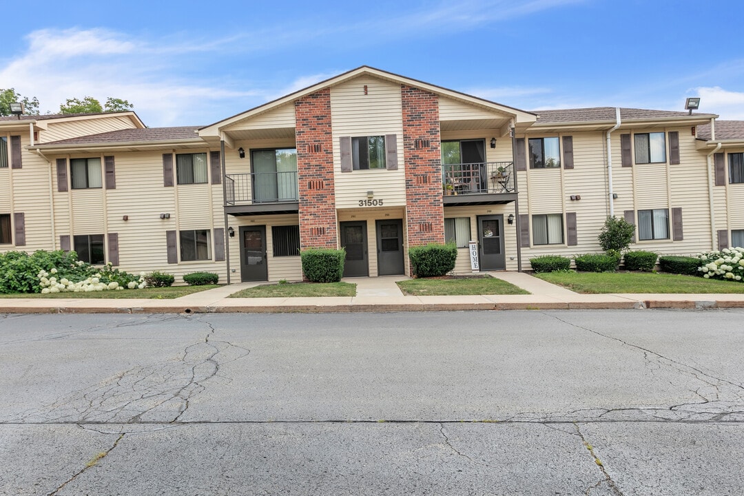 Bear Arbor Apartments in Burlington, WI - Building Photo