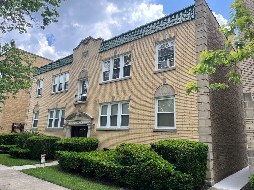 5831 N Moody Ave in Chicago, IL - Building Photo