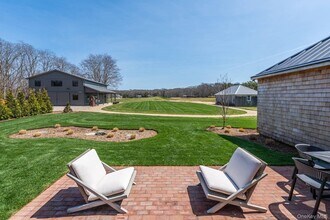 3375 Indian Neck Ln in Peconic, NY - Building Photo - Building Photo