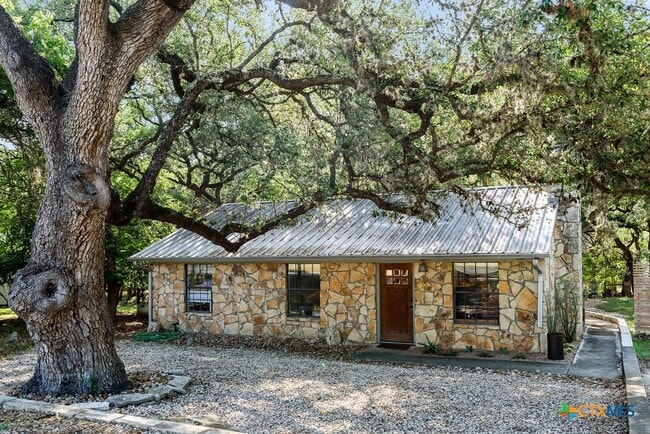 property at 202 Leveritts Loop