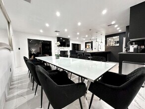 5700 Saddlebrook Way in Wesley Chapel, FL - Foto de edificio - Building Photo