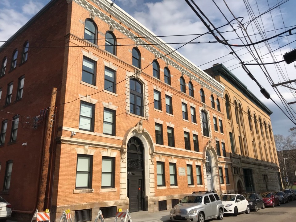 Bradberry in Pittsburgh, PA - Foto de edificio