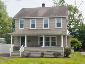 91 Henderson Rd in Fairfield, CT - Building Photo