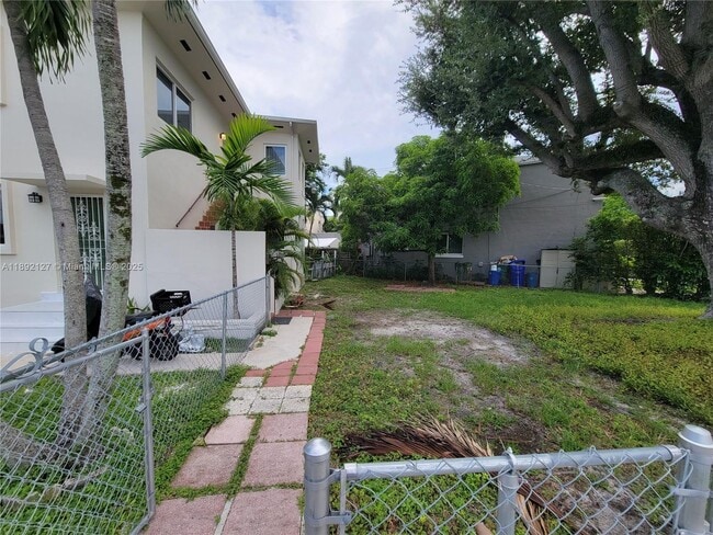 2452 SW 5th St in Miami, FL - Building Photo - Building Photo