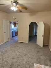 311 Oakland Ave, Unit 1st Floor Apt in Greensburg, PA - Building Photo - Building Photo