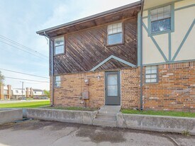 2720 SW 74th St in Oklahoma City, OK - Building Photo