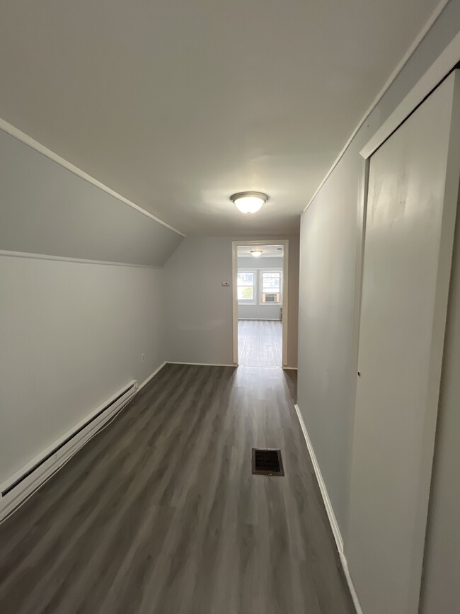 105 Brown Pl, Unit third floor in Jersey City, NJ - Building Photo - Building Photo