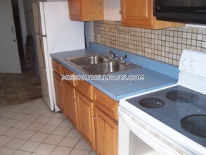 688 Parker St-Unit -B in Boston, MA - Building Photo - Building Photo