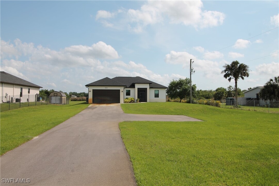 4022 24th Ave NE in Naples, FL - Building Photo