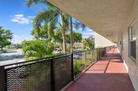 26 Abbey Ln in Delray Beach, FL - Foto de edificio - Building Photo