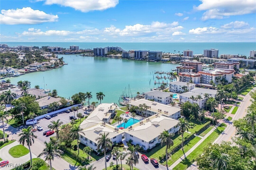 354 Harbour Dr in Naples, FL - Building Photo