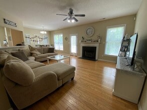 548 Raintree Rd in Jacksonville, NC - Building Photo - Building Photo