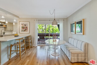 8550 Holloway Dr, Unit 307 in West Hollywood, CA - Foto de edificio - Building Photo