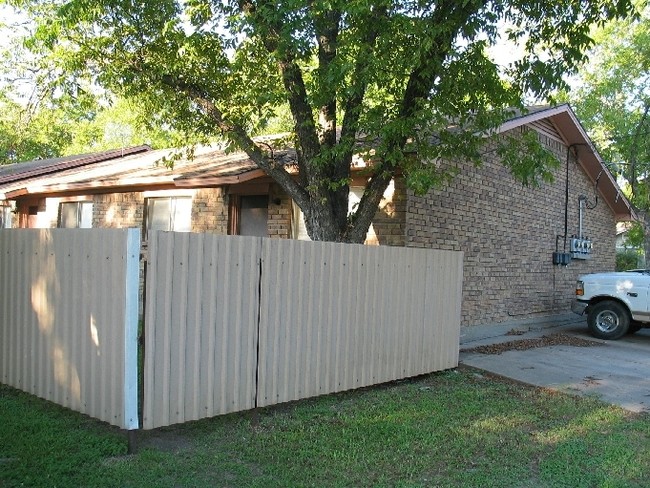 1901 S Pine St in Brady, TX - Building Photo - Building Photo