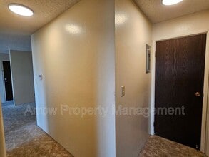 1300 E H St in McCook, NE - Building Photo - Building Photo