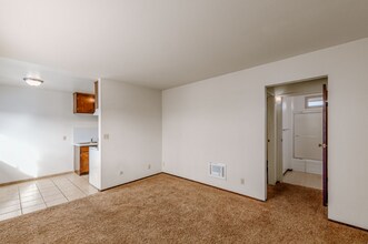 316 E Bunny Ave in Santa Maria, CA - Building Photo - Building Photo