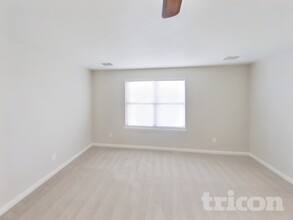 1335 Coltview Pl in Dallas, TX - Foto de edificio - Building Photo