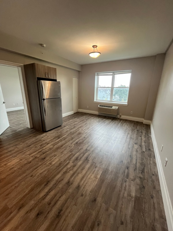 106 N Grove St in East Orange, NJ - Building Photo - Building Photo