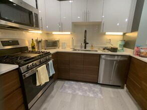 9 University Rd, Unit B in Brookline, MA - Building Photo - Building Photo