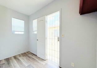 6914 1/2 Main St in Los Angeles, CA - Building Photo - Building Photo