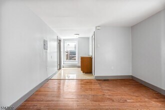 154 N 14th St in East Orange, NJ - Building Photo - Building Photo