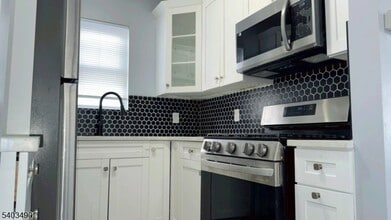 736 E 28th St in Paterson, NJ - Building Photo - Building Photo