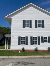 3223 Summit Ave in Greensboro, NC - Building Photo - Building Photo